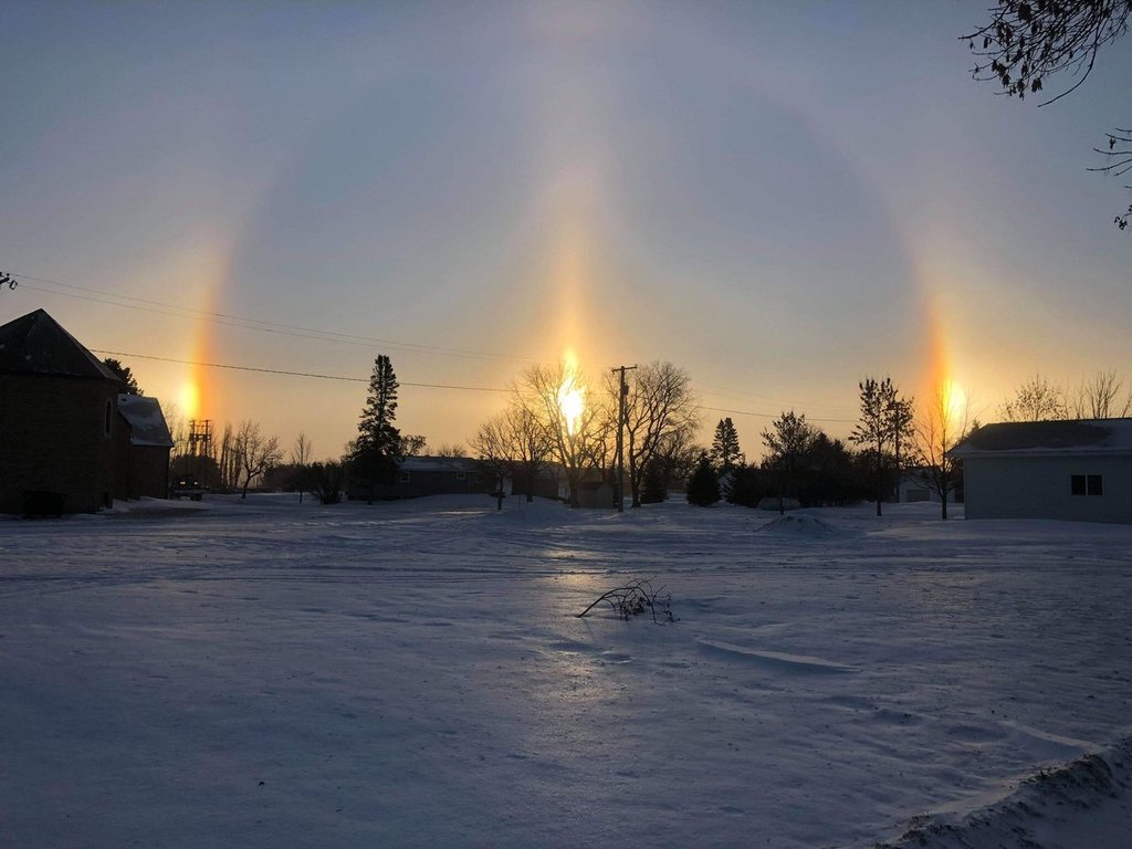 Sun_Halo_in_North_Dakota_by_flightypig_flyghtypig_1024x1024