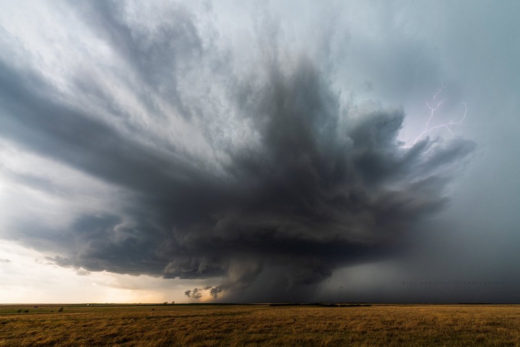 Supercell_near_Hoisington_Kansas_by_Mike_Olbinski_MikeOlbinski_1024x1024