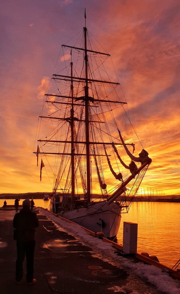Tallships_by_the_harbour_by_Lena_Andreassen_AndreassenLena_1024x1024