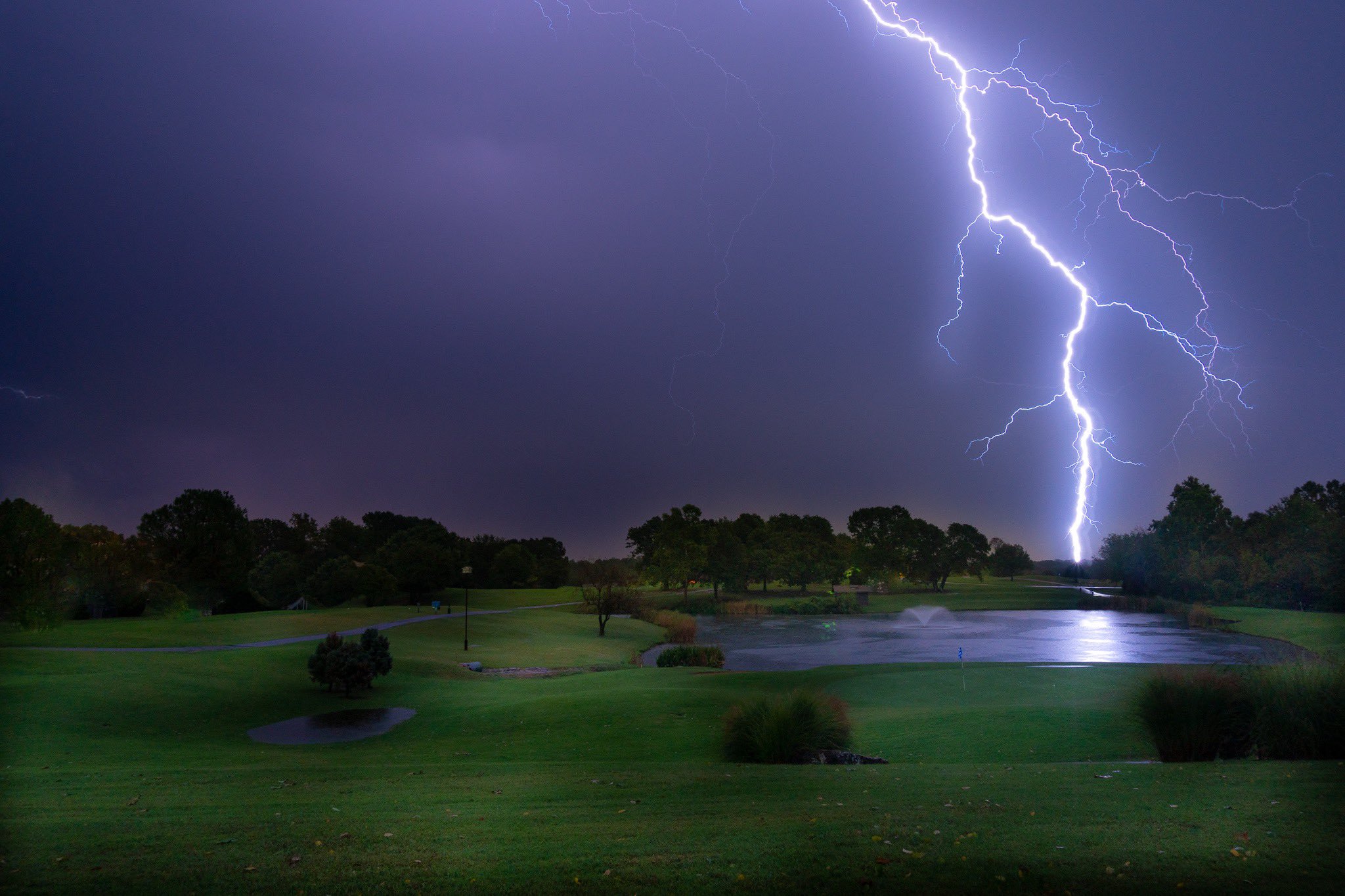 Lightning captured by Zachary Hall @WxZachary