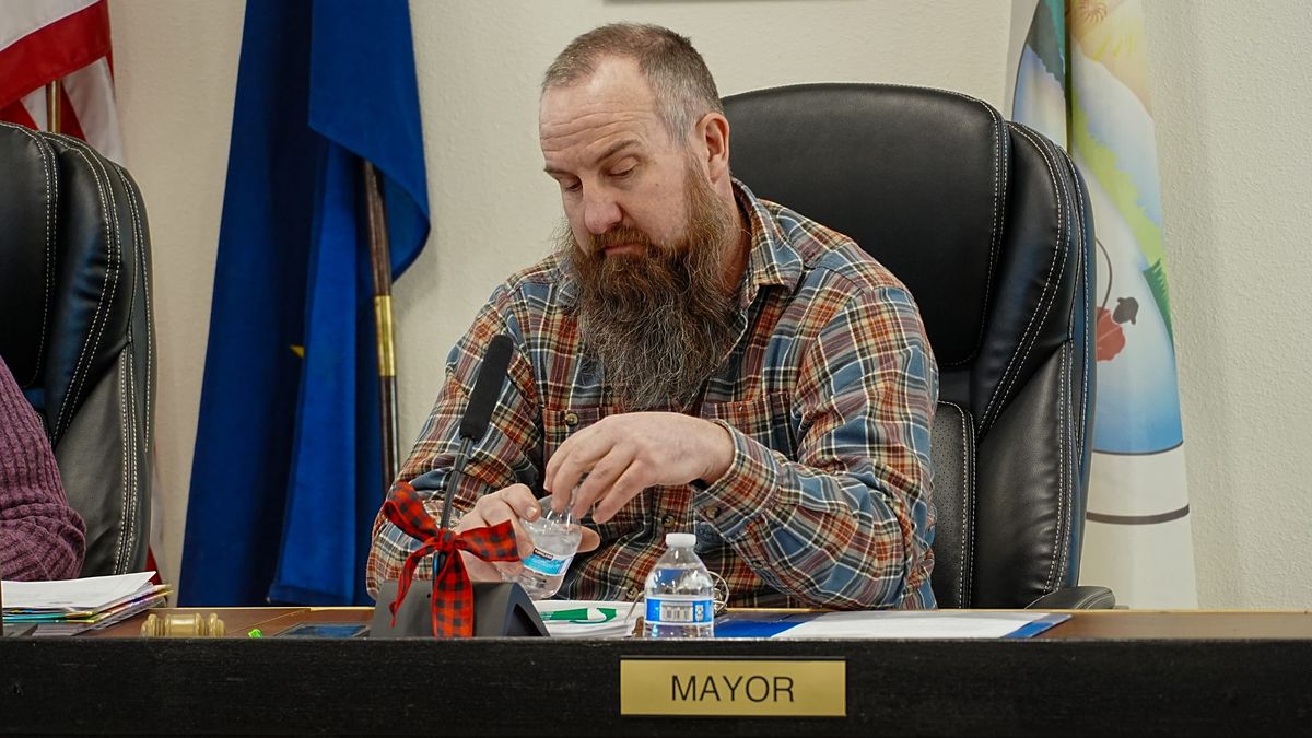 Houston mayor, deputy mayor resign after five months