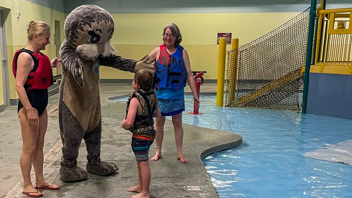Free ‘Josh the Otter’ pool program teaches kids how to float