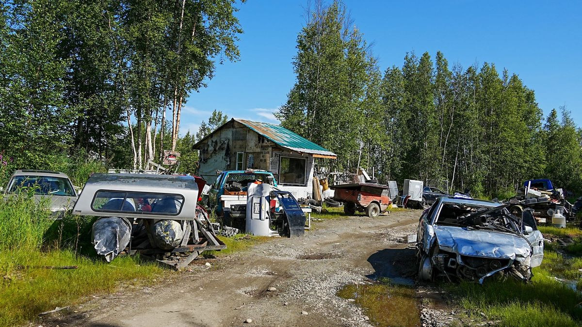Community meeting aims to tackle crime, dumping on troubled Big Lake street