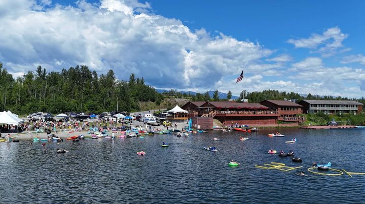 Float for Hope at Everett’s Restaurant
