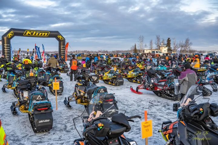 Teams line up for the 2025 Iron Dog. (Courtesy of Iron Dog/Tracy Try Photography)