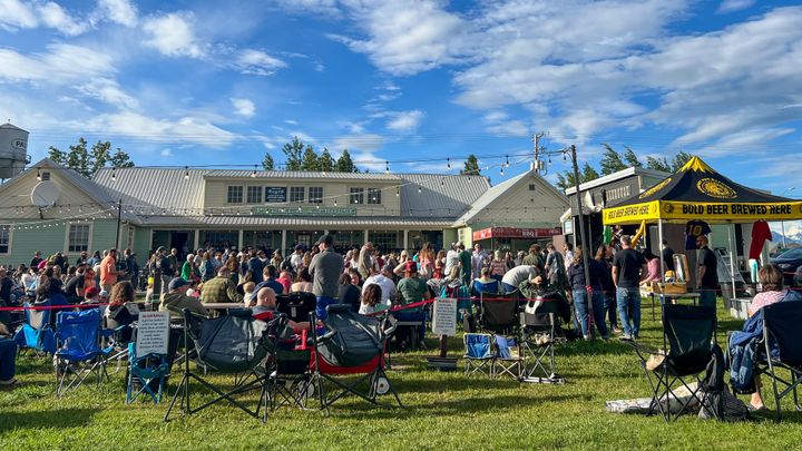 A concert at the Palmer Alehouse