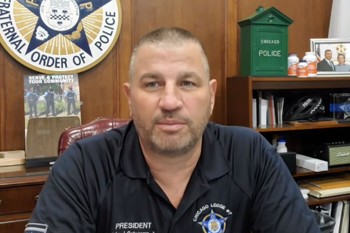 Chicago police union head urges cops to defy vaccine mandate