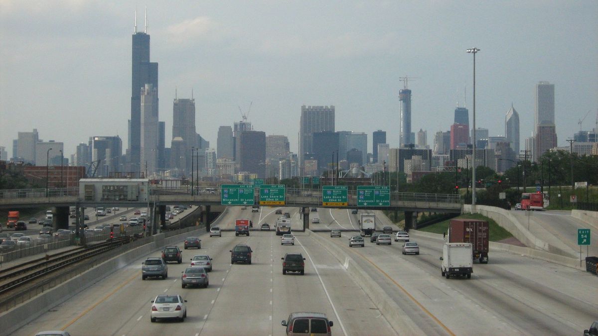 1 dead, 1 hurt Thursday morning in surging Chicago expressway gun violence