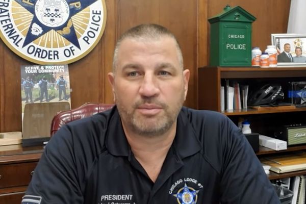 Chicago police union head urges cops to defy vaccine mandate