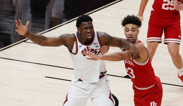 Jackson-Davis leads Indiana past No. 16 Illinois 65-63