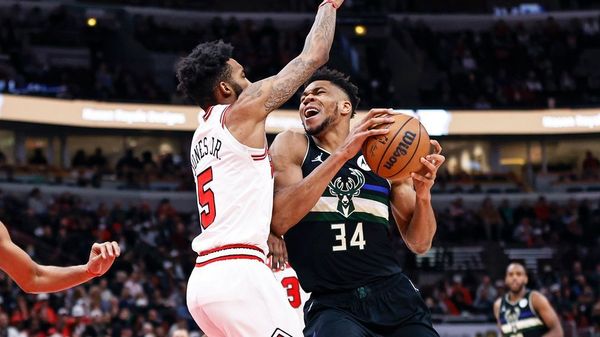 Bucks beat Bulls 118-112, Antetokounmpo scores 34