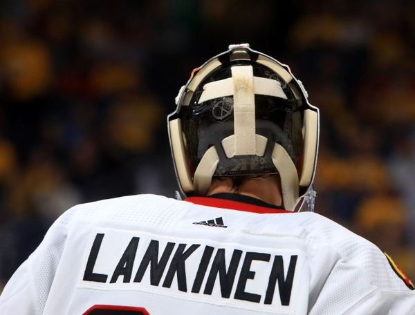 Gaudreau, Markstrom help Flames beat Blackhawks 5-2