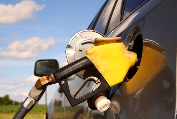 Fuel retailers sue over requirement to post about tax freeze