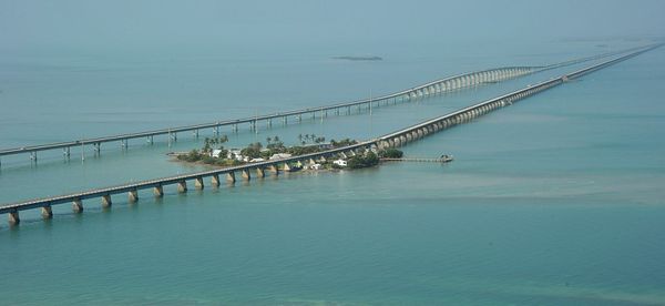 Illinois mom killed, 2 kids hurt parasailing in Florida Keys