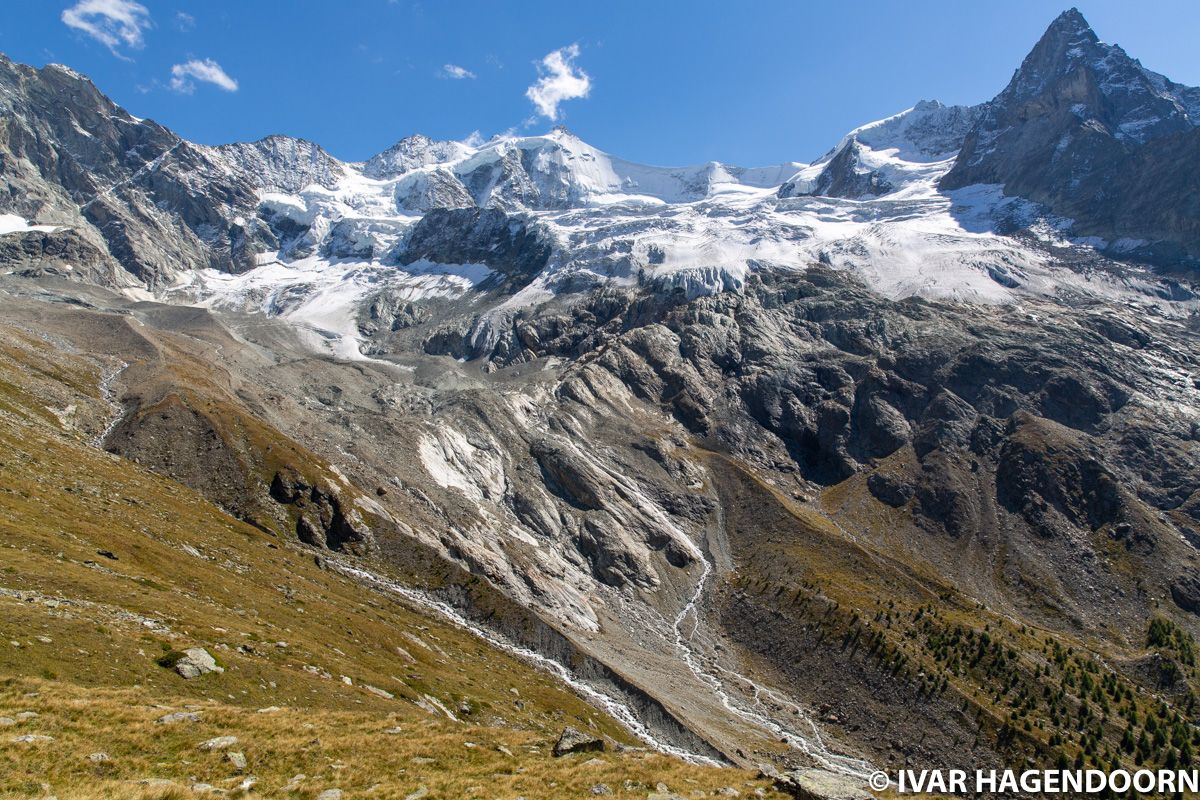 View from the trail to the Cabane d'Arpitettaz
