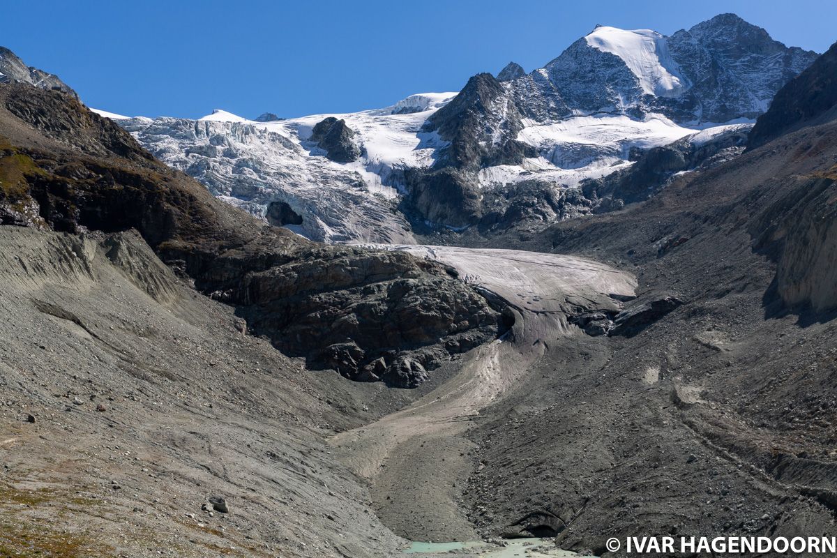 View along the Cabane de Moiry trail