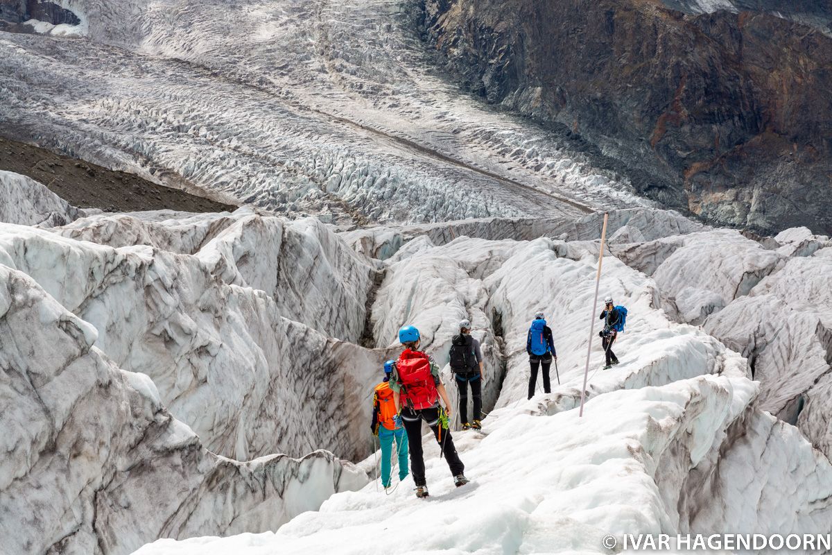 Panoramaweg Monte Rosa Hut across the Gornergletscher
