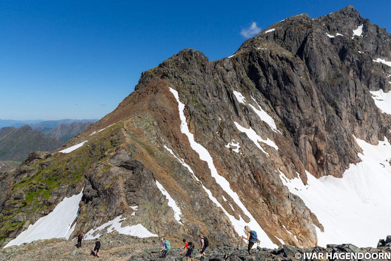 Final climb to the top of Møysalen