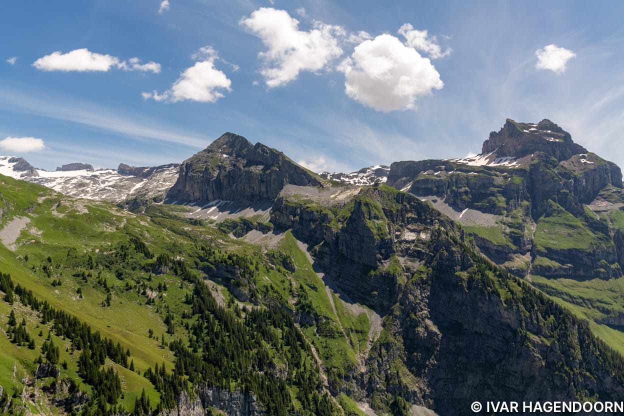 View along the trail to the Rugghubelhütte