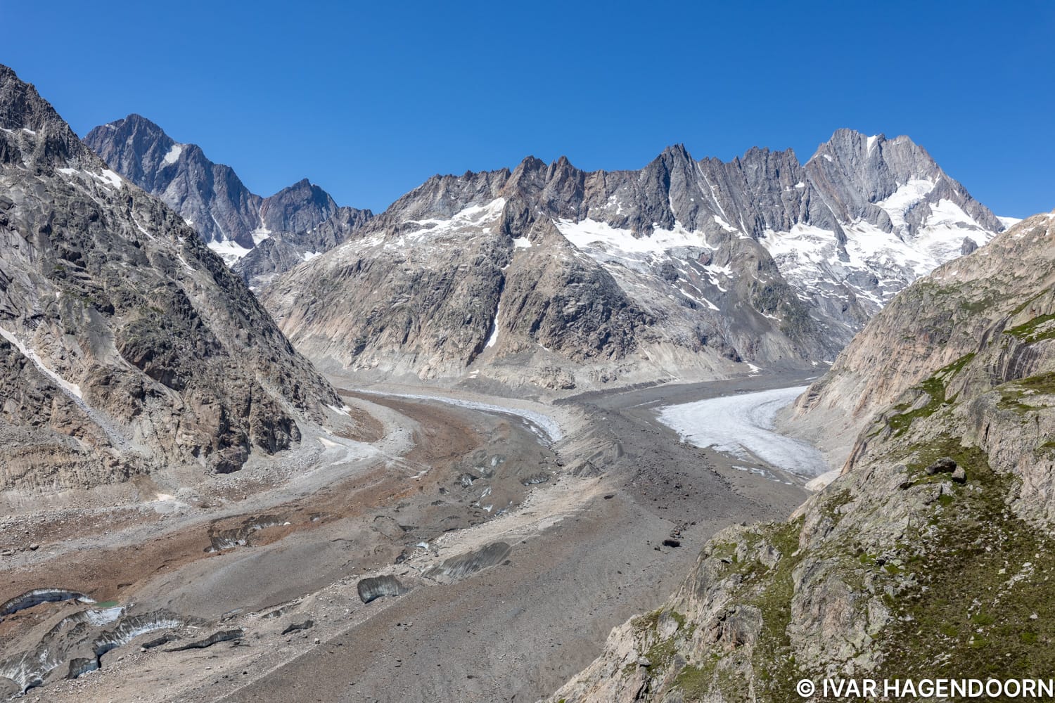The view from the Lauteraarhütte