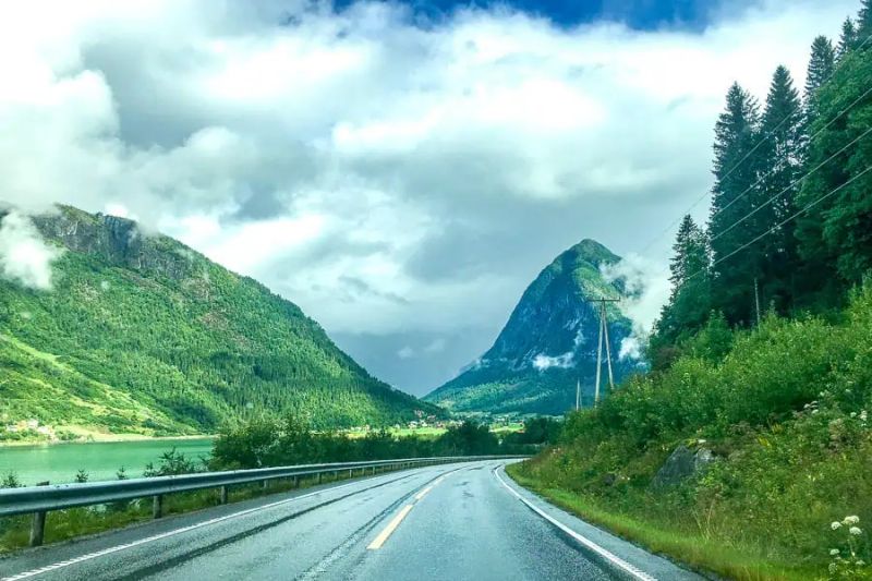 De mentale transitie van snelweg-stress naar Scandinavische stilte
