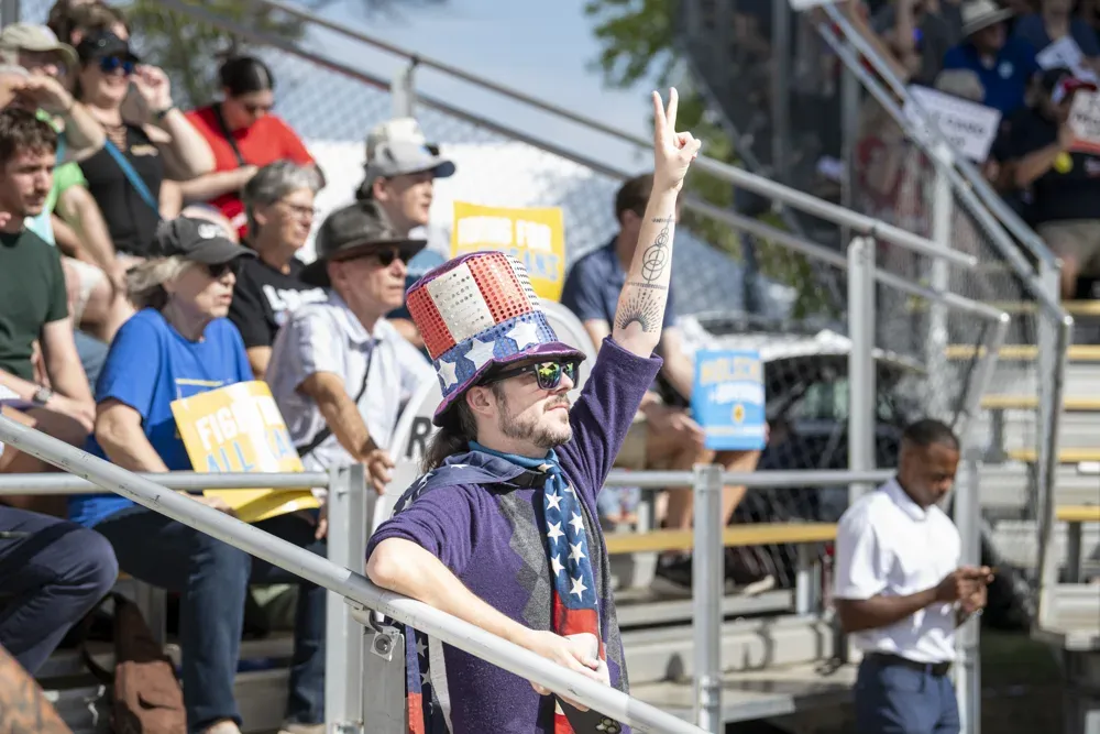 A watcher of the Kansas State Fair gubernatorial debates holds up a peace sign on Sept. 12, 2026. (Dale Grosbach for Citizen Journal)