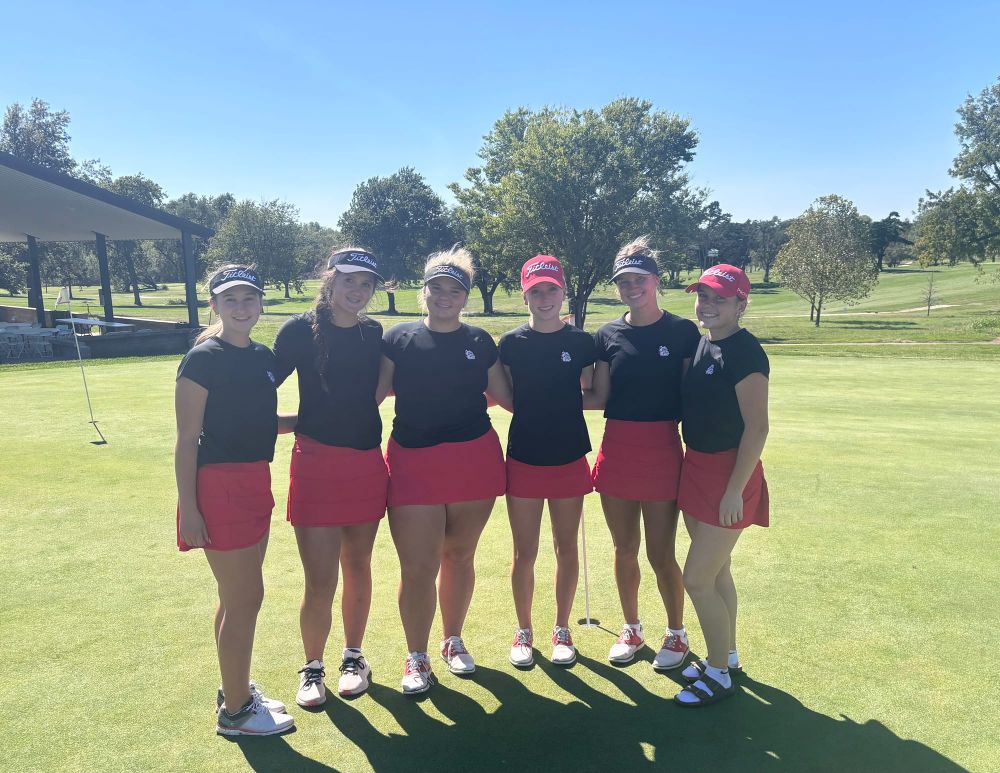 Varsity Girls Golf Takes Third at AVCTL Tourney