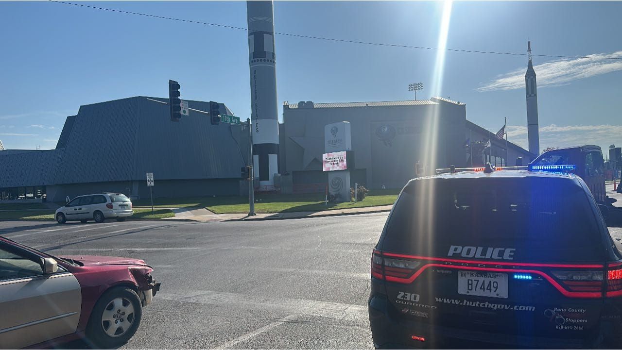 UPDATE: Traffic signal at 11th, Plum back up