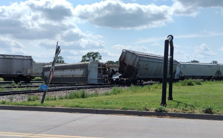 Train Derailment Closes Halstead Avenue in Hutchinson