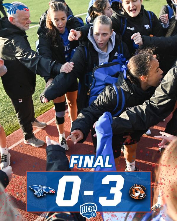 Cowley repeats as Region 6 champions, defeats No. 19 Hutchinson 3-0