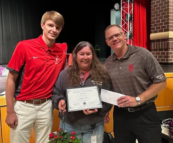 Linda Chase Receives USD 353 Excellence in Teaching Award