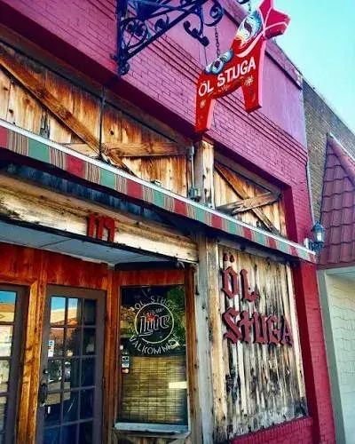Lindsborg extends Öl Stuga alcohol service onto Main Street for Sept. 26 dance