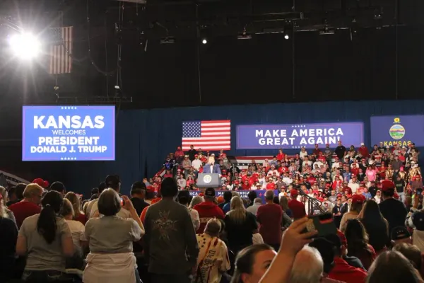 Trump Stumps for Marshall as Kansas Senate Seat Rated Toss-Up