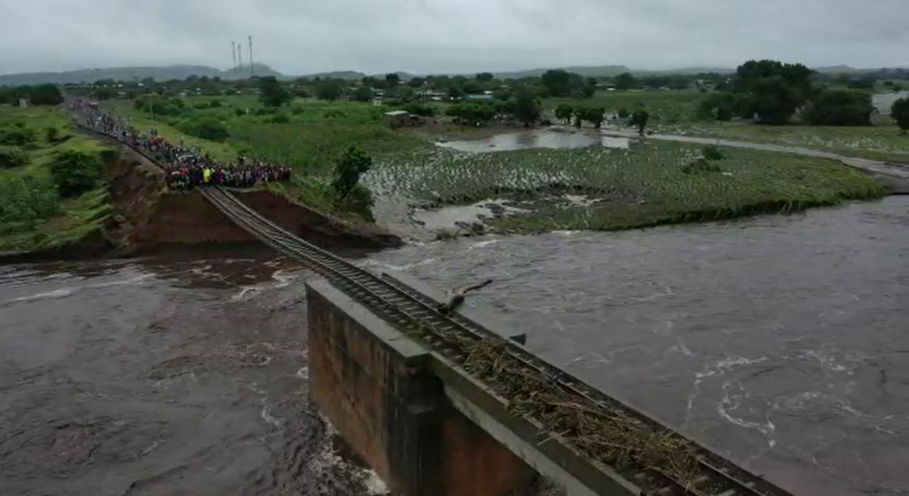 Freddy flooding cuts Mozambique coal export routes