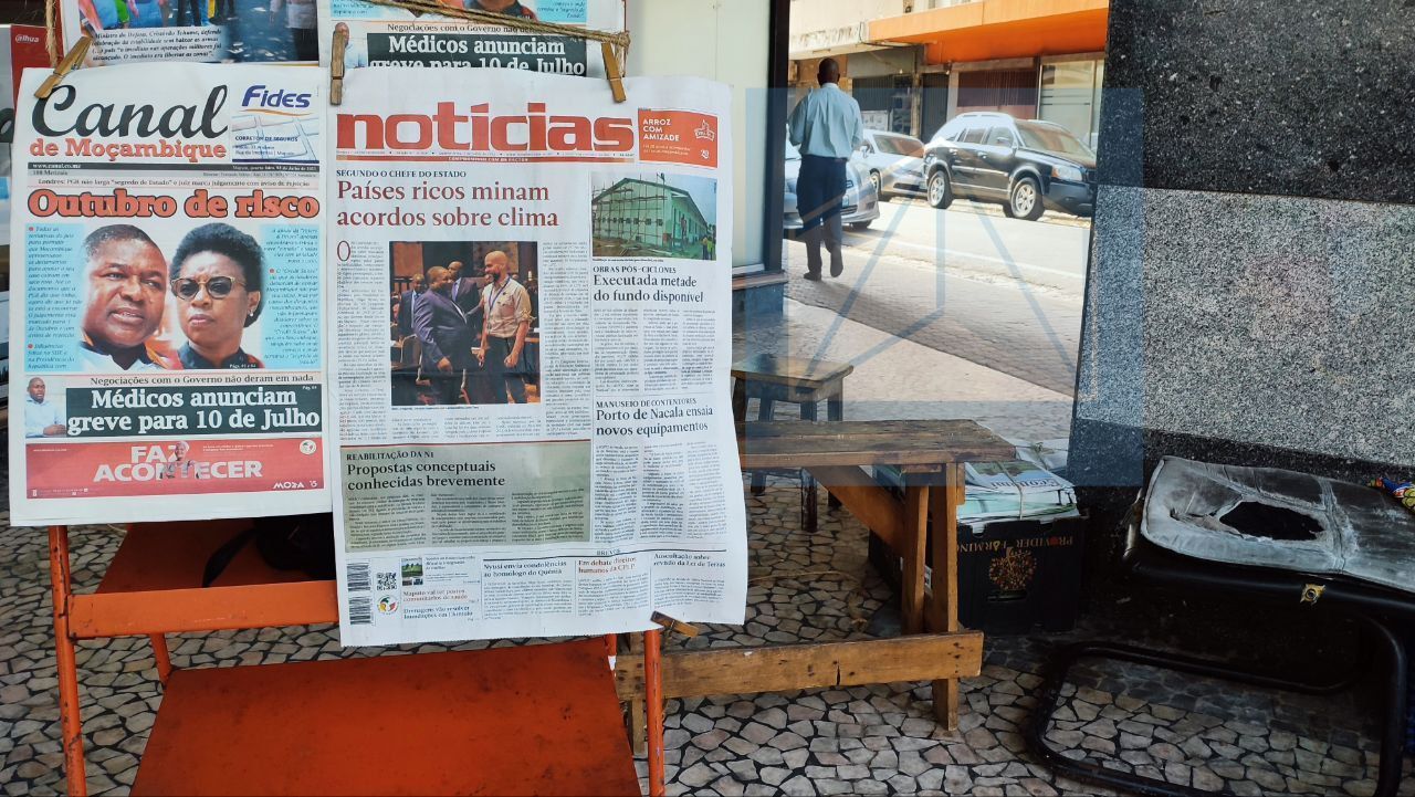 Newspaper front pages in Mozambique 