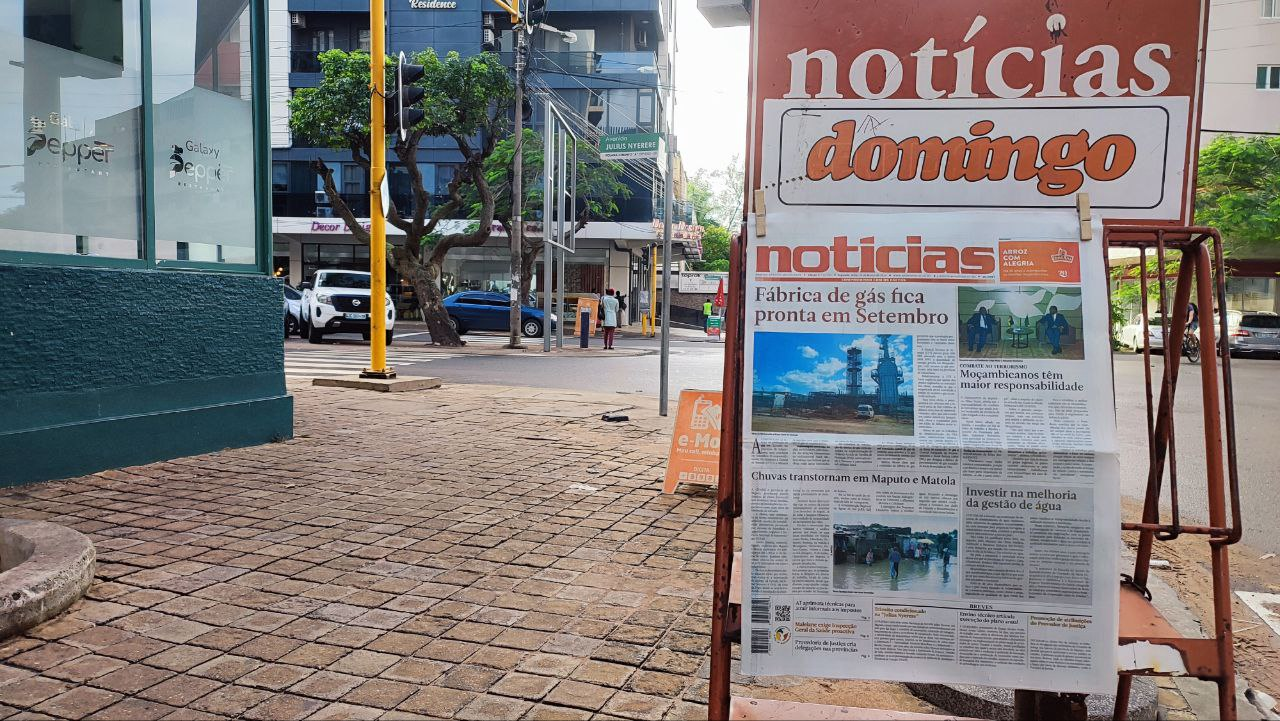 Flooded Maputo fends for itself