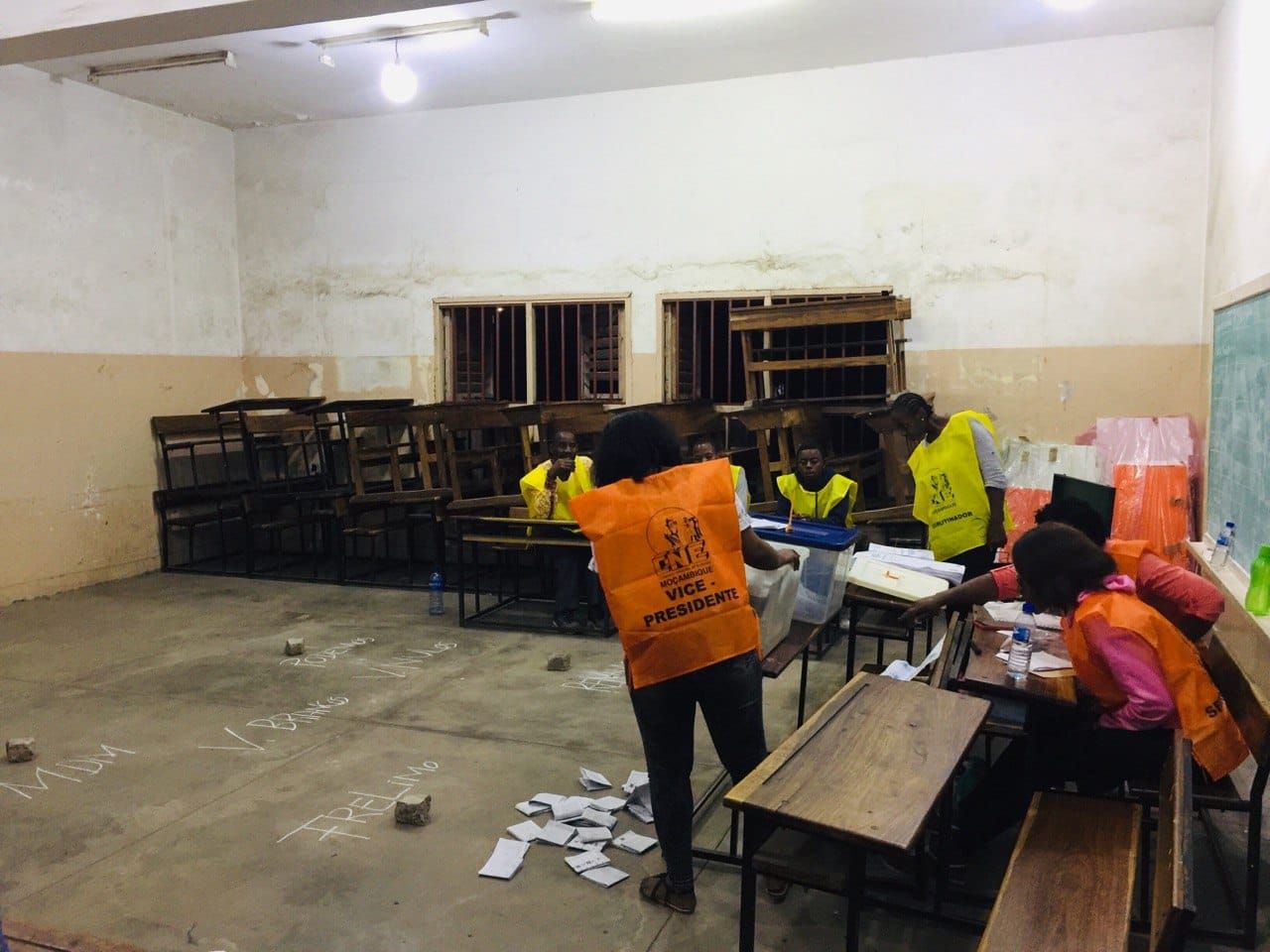 First official results give clear lead to Frelimo