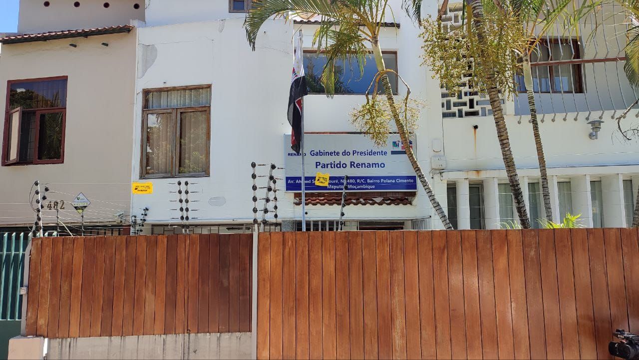 Renamo: headless, voiceless and useless