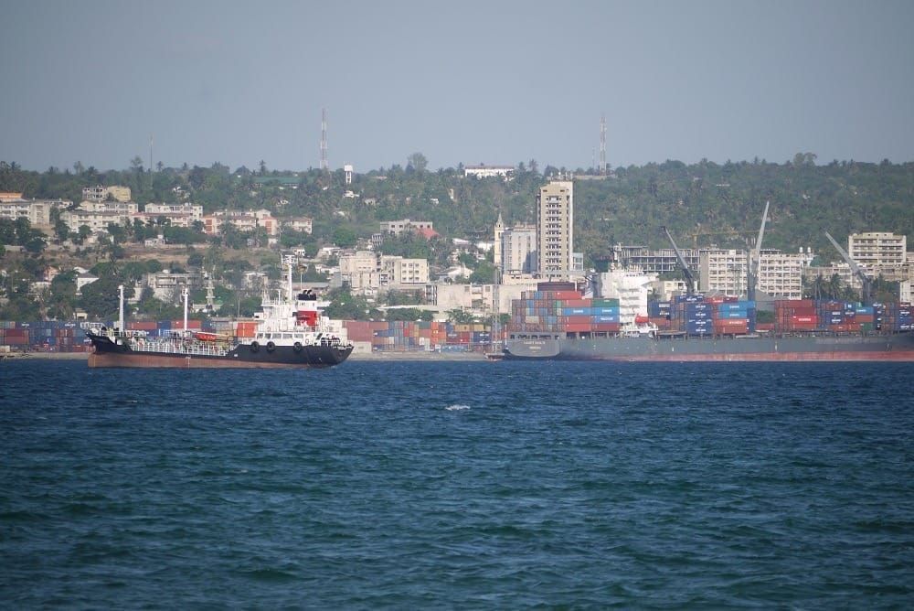 Who is selling Mozambique's flag?