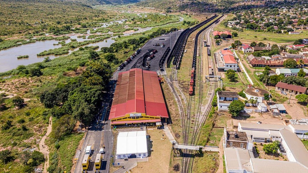 Vale concludes mega-project sale to Jindal group; Critics of militias are manipulating public opinion, says Nyusi