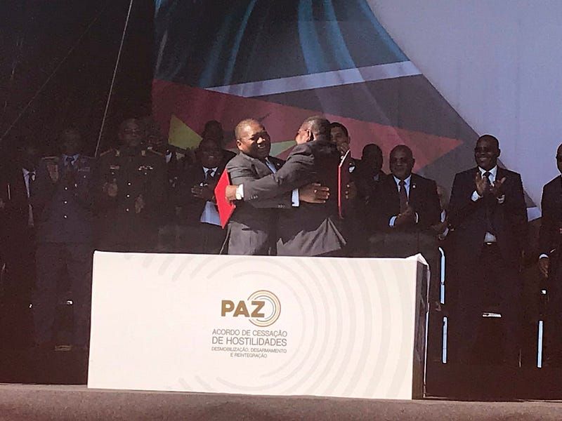 Nyusi and Momade to sign general peace deal this month; bus attacked in Cabo Delgado