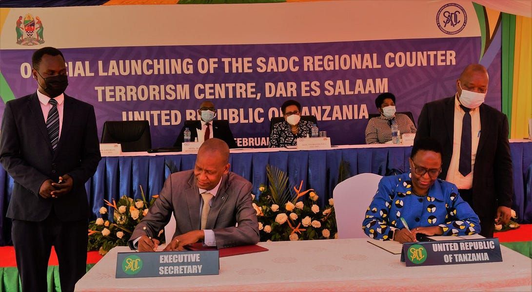 Nyusi, Frelimo silent on Ukraine; Total shortlists Kagame-linked firm for LNG project