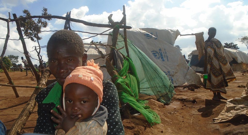 Hunger trumps fear of war for Mozambique refugees heading home from Malawi