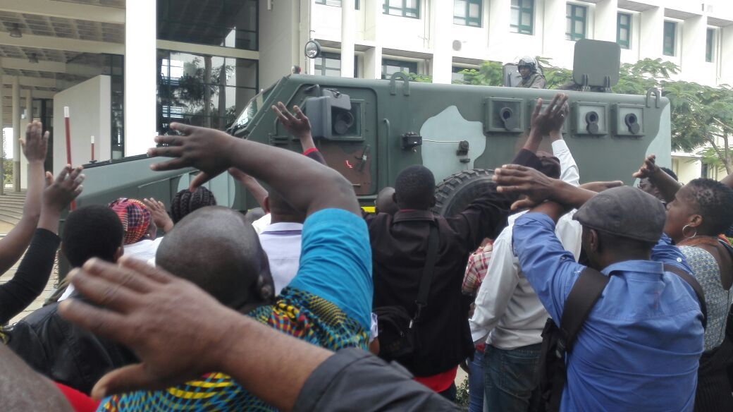 Rubber bullets fired as riot police confront strikers in Maputo and Manica