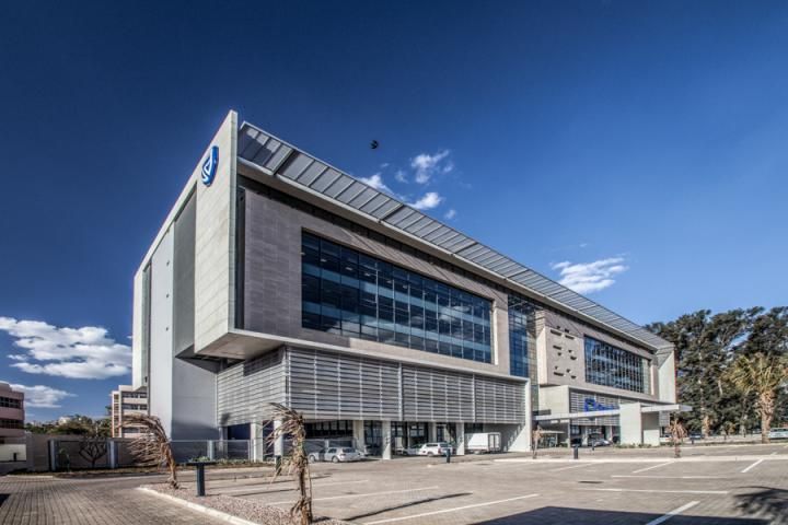 Economists see stable metical through 2018; Mozambique eurobond could rally