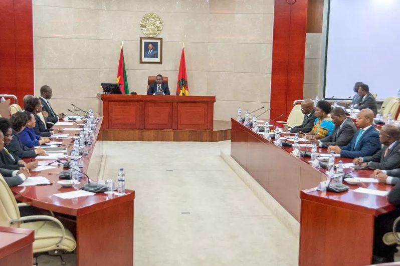 Mozambique government to review oil company stock exchange requirement