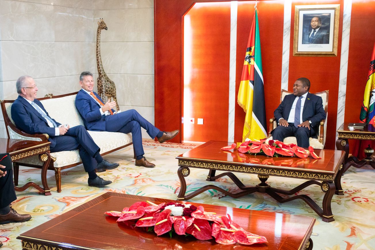 Exxon looking to capture carbon from LNG project, Mozambique confirms