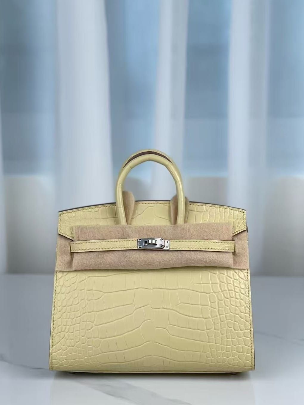 Hermes Birkin 20 Vanilla Matte Alligator Leather Handbag Palladium Hardware