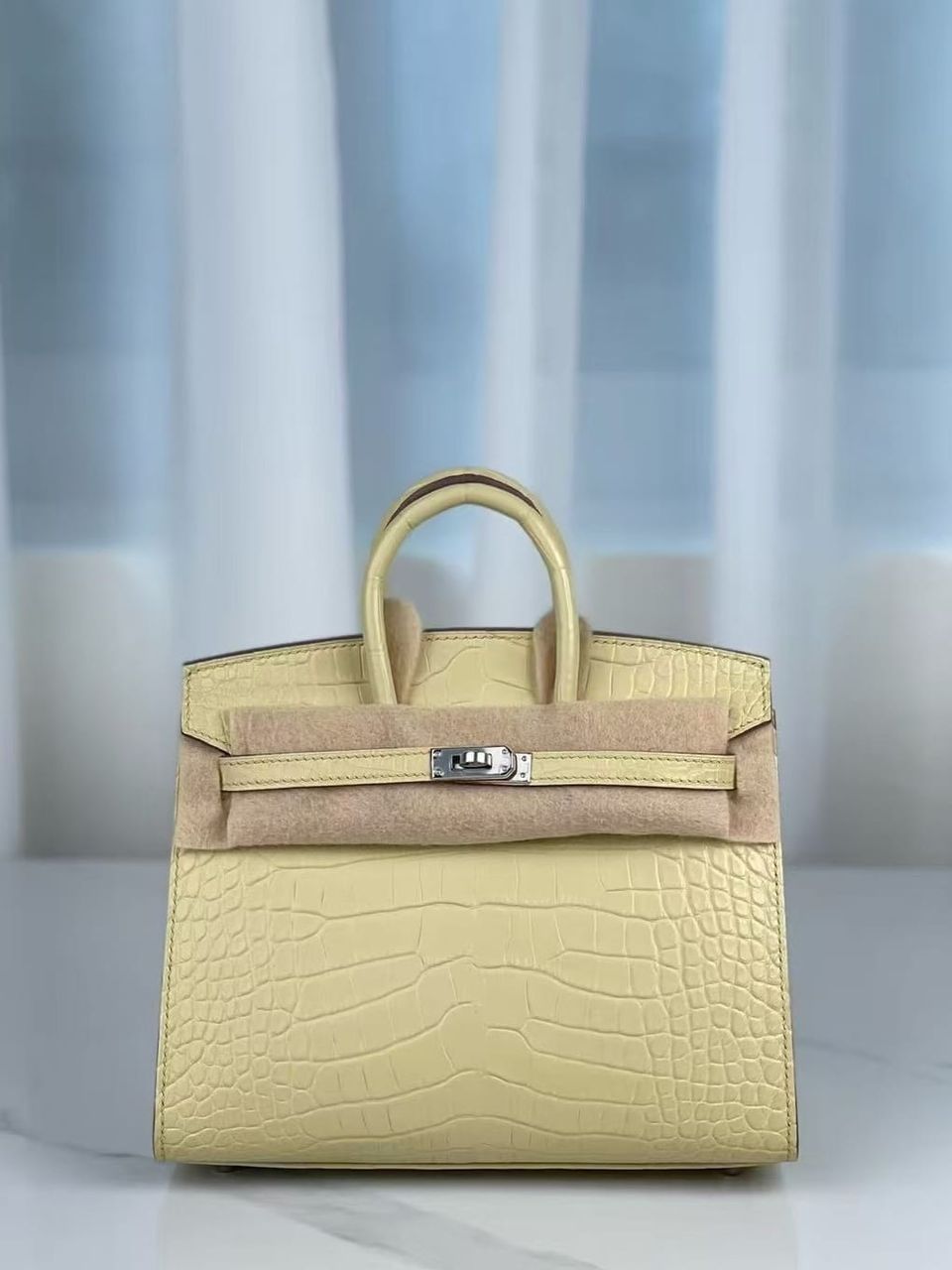 Hermes Birkin 20 Vanilla Matte Alligator Leather Handbag Palladium Hardware