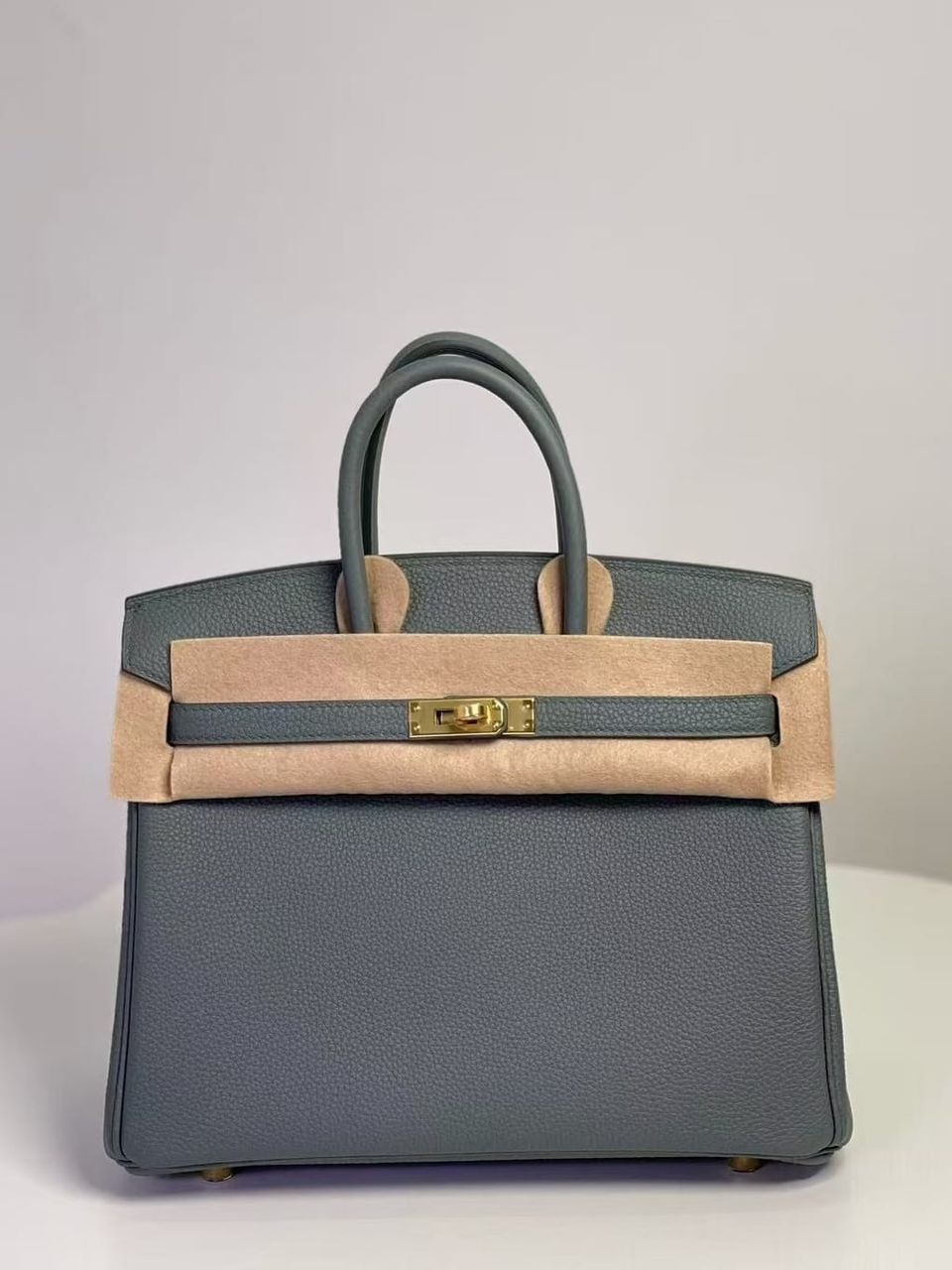 Hermès Birkin 25 Vert Amande Togo Leather Handbag Gold Hardware